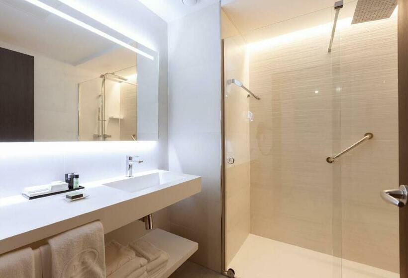 اتاق خانوادگی, Liabeny