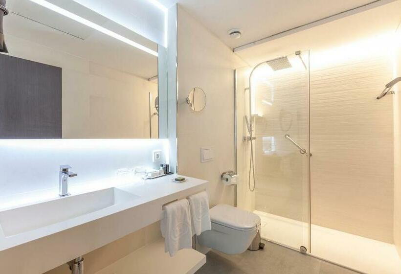 اتاق خانوادگی, Liabeny