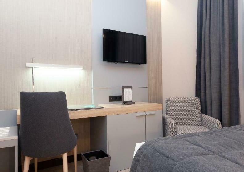 اتاق خانوادگی, Liabeny