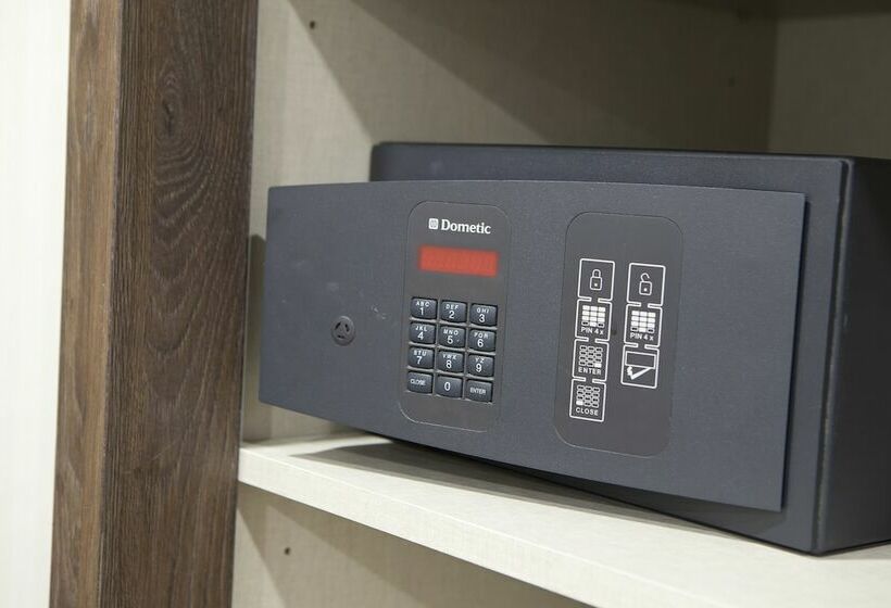 اتاق خانوادگی, Liabeny