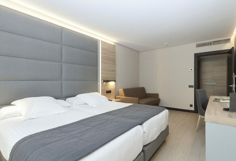 اتاق خانوادگی, Liabeny