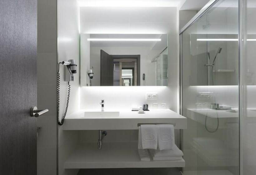 اتاق خانوادگی, Liabeny