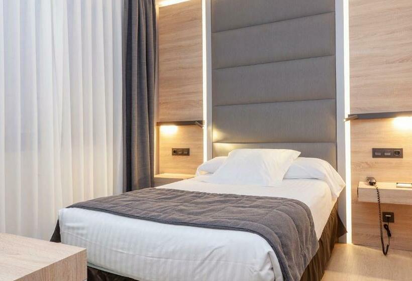 اتاق اکونومی یک تخته, Liabeny