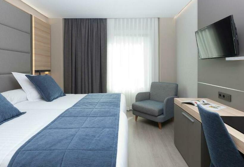 اتاق لوکس با تخت بزرگ, Liabeny