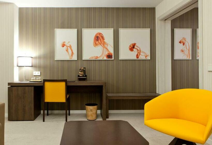 اتاق سوپریور, Liabeny