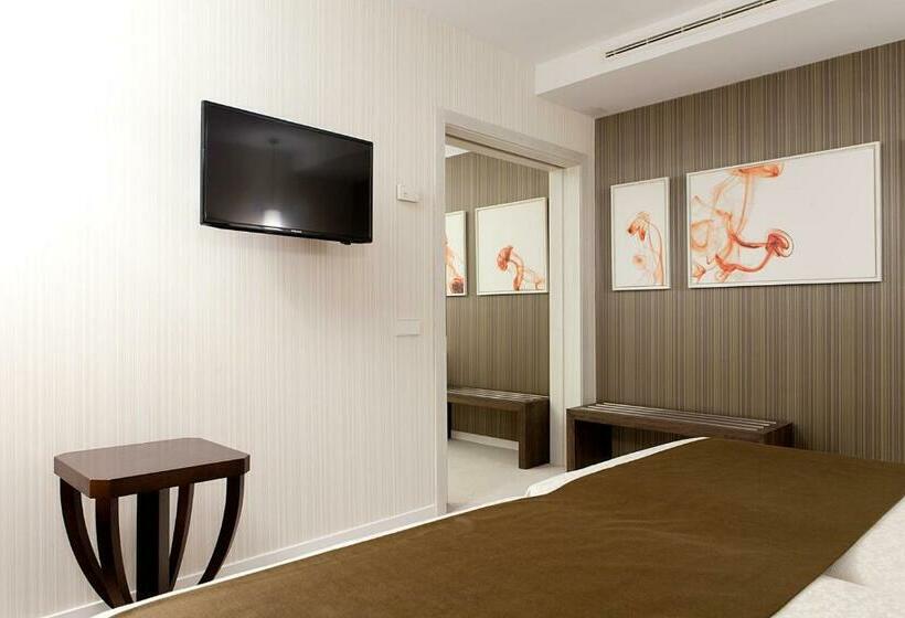 اتاق سوپریور, Liabeny