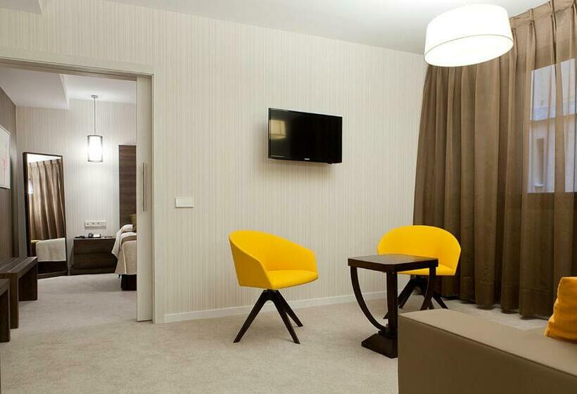 اتاق سوپریور سه تخته, Liabeny