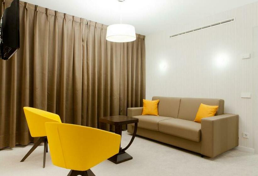 اتاق سوپریور سه تخته, Liabeny