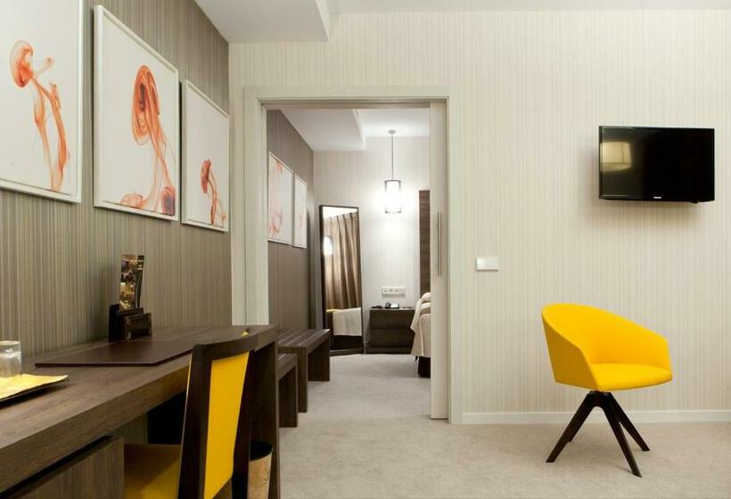 اتاق سوپریور سه تخته, Liabeny