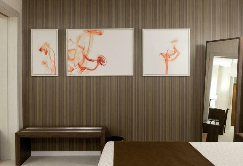 اتاق سوپریور خانوادگی, Liabeny