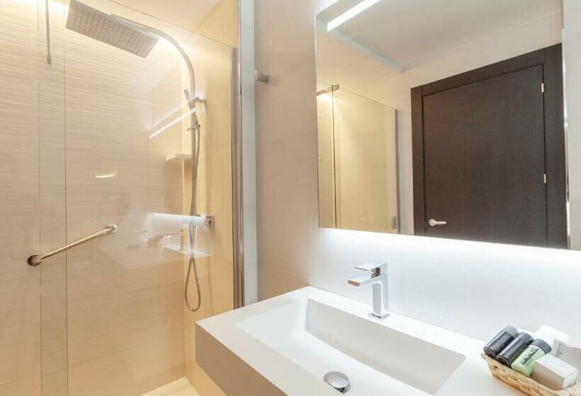 اتاق اکونومی, Liabeny