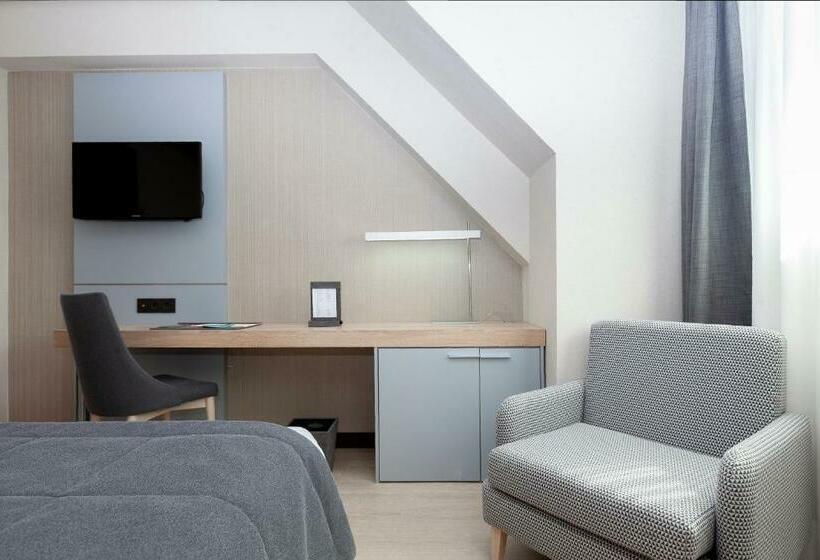 اتاق اکونومی, Liabeny