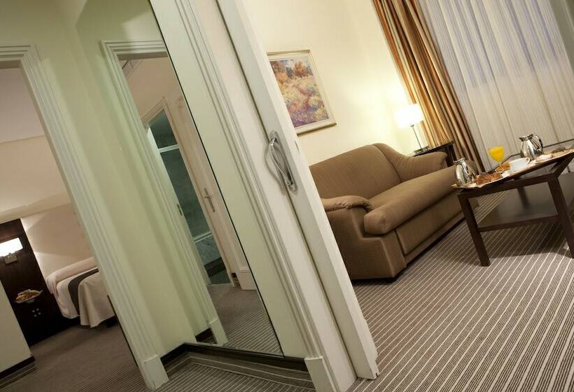 اتاق اکونومی, Liabeny