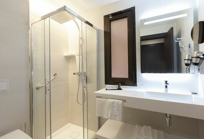 اتاق اکونومی, Liabeny