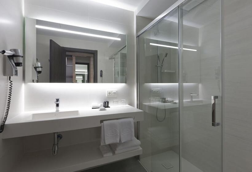 اتاق خانوادگی, Liabeny