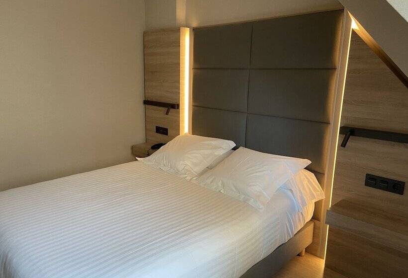 اتاق اکونومی, Liabeny