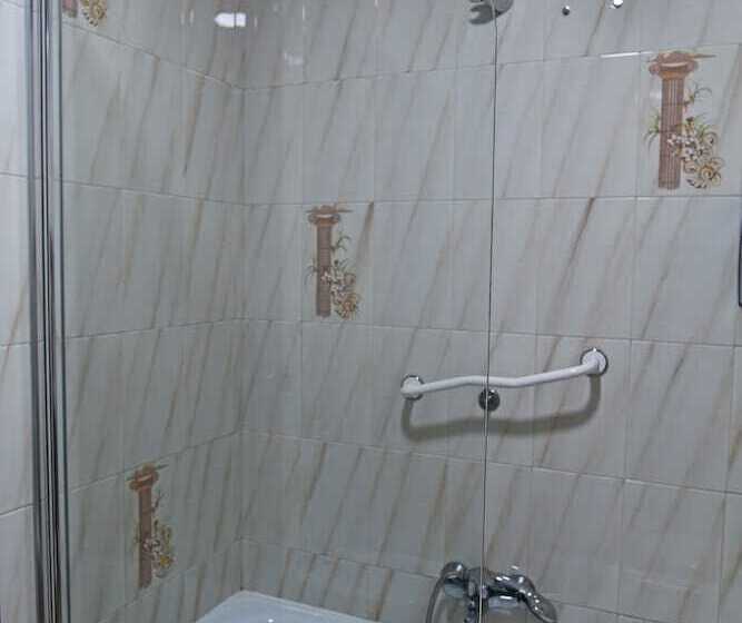 اتاق استاندارد سه نفره, Maruxa