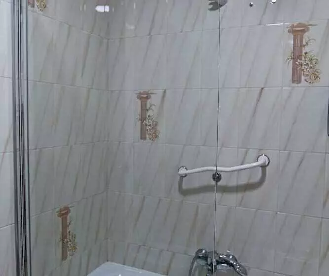 اتاق استاندارد سه نفره, Maruxa