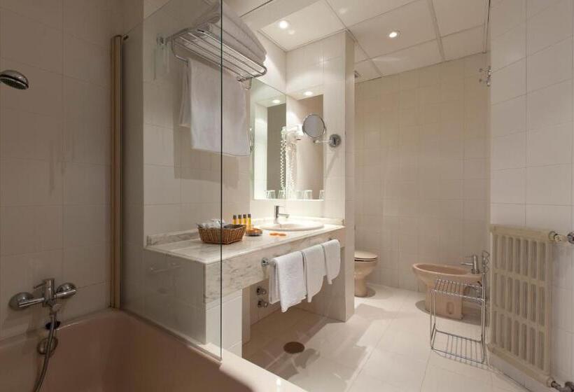 اتاق استاندارد سه نفره, Moderno Puerta Del Sol