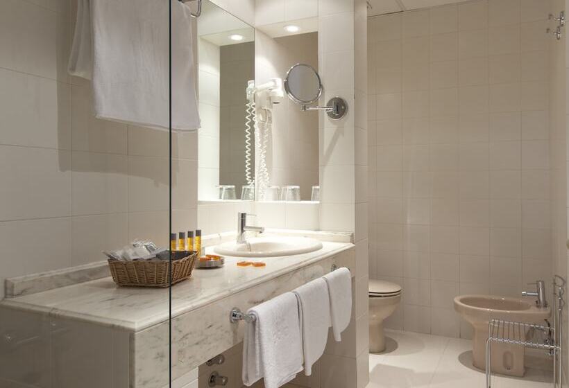 اتاق استاندارد سه نفره, Moderno Puerta Del Sol