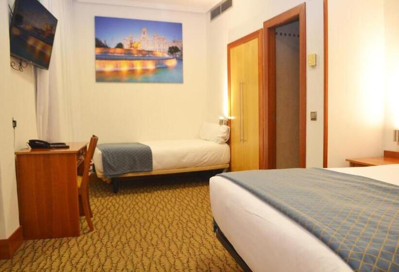 Номер Стандарт Трехместный, ITC Mora by Soho Boutique