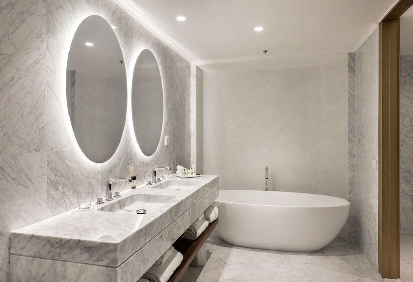 سوئیت جونیور با چشمانداز, NH Collection Madrid Eurobuilding