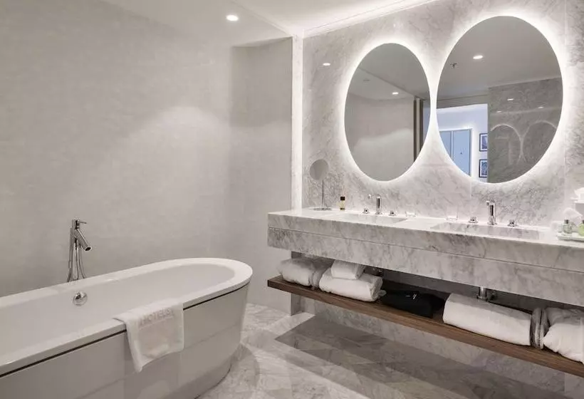 Premium room with view, NH Collection Madrid Eurobuilding