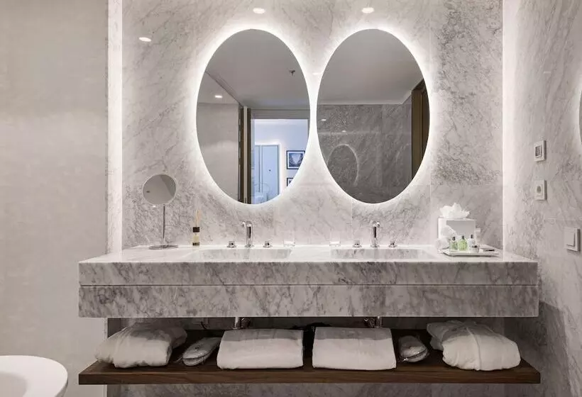 Premium room with view, NH Collection Madrid Eurobuilding