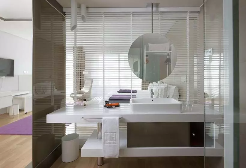 اتاق خانوادگی تودرتو, NH Collection Madrid Eurobuilding