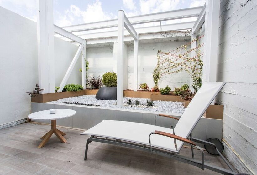 سوئیت جونیور با چشمانداز, NH Collection Madrid Eurobuilding