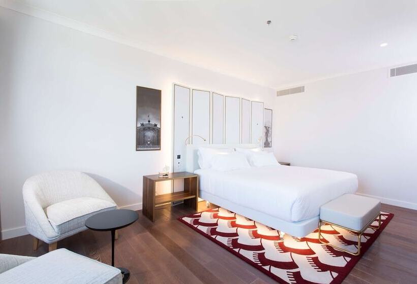 سوئیت جونیور با چشمانداز, NH Collection Madrid Eurobuilding