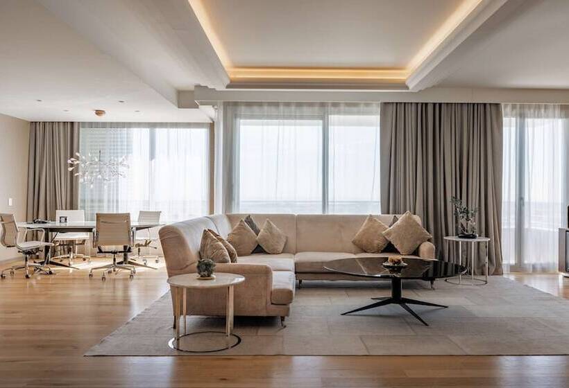 Полулюкс с Видом, NH Collection Madrid Eurobuilding