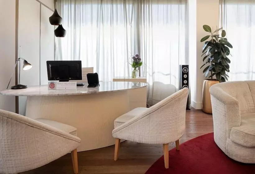 سوئیت جونیور با چشمانداز, NH Collection Madrid Eurobuilding