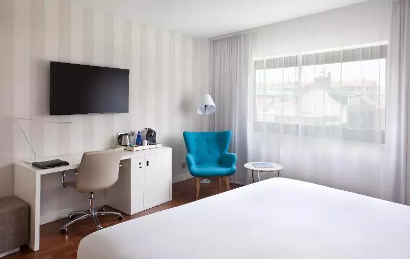 Perhehuone Yhdistettävä, NH Madrid Ventas