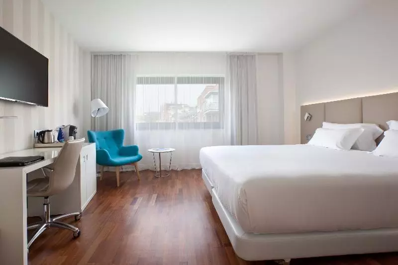 Perhehuone Yhdistettävä, NH Madrid Ventas