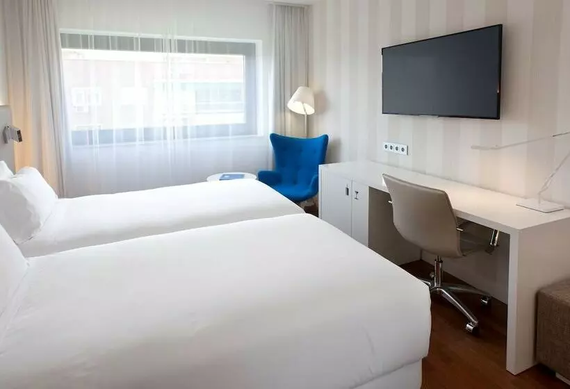Perhehuone Yhdistettävä, NH Madrid Ventas