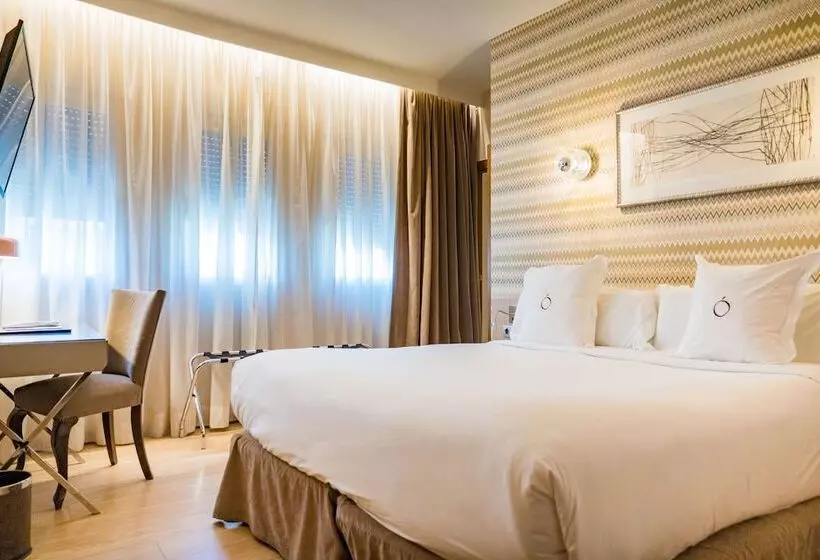 Standard Room, Opera