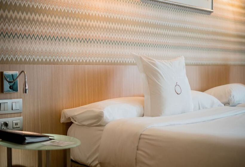 חדר סטנדרט, Opera