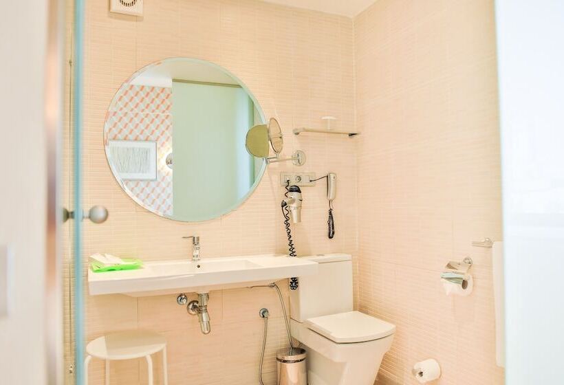 חדר סטנדרט, Opera