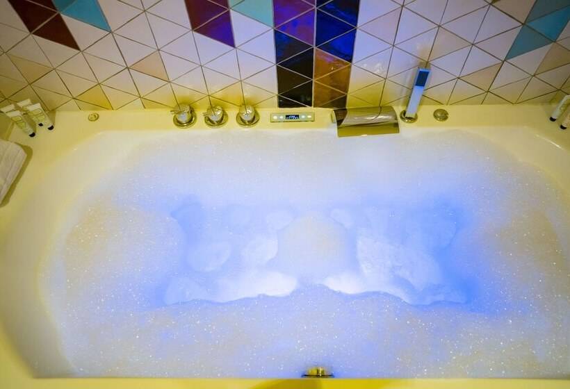 חדר סופריור עם ג'קוזי, Opera