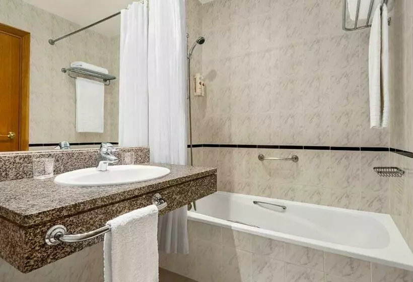 اتاق استاندارد, Ramada By Wyndham Madrid Tres Cantos
