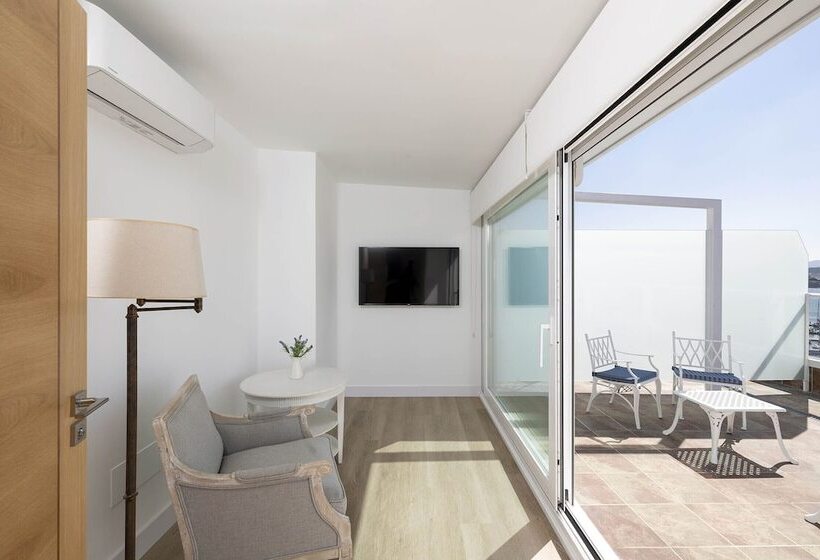 １ベッドルームペントハウスアパート, Apartamentos Rotilio