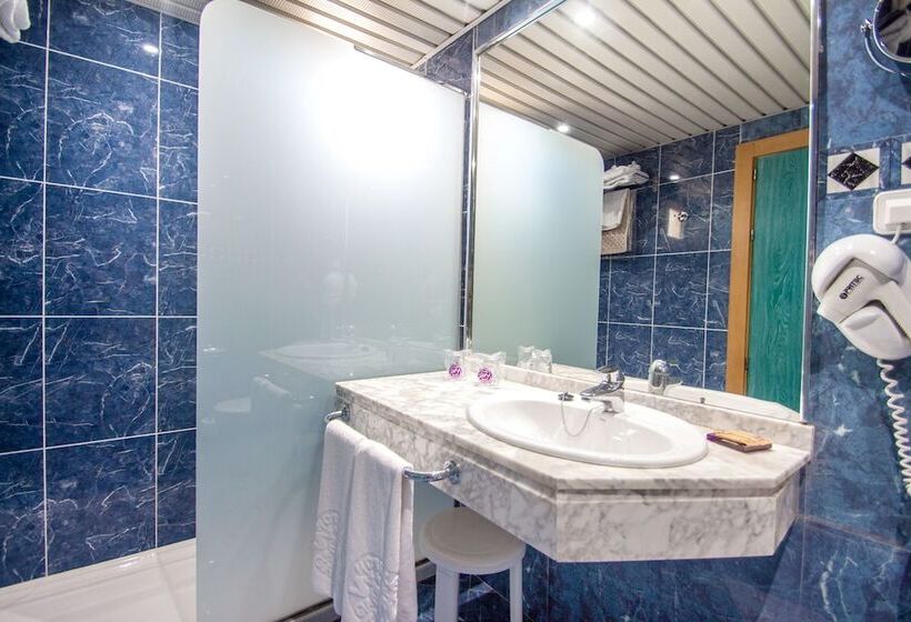 غرفة عائلية مطلّة علي البحر, Servigroup Galua