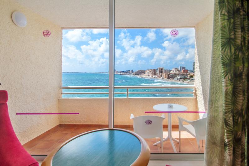 غرفة قياسية مزوَّدة بتراس, Servigroup Galua