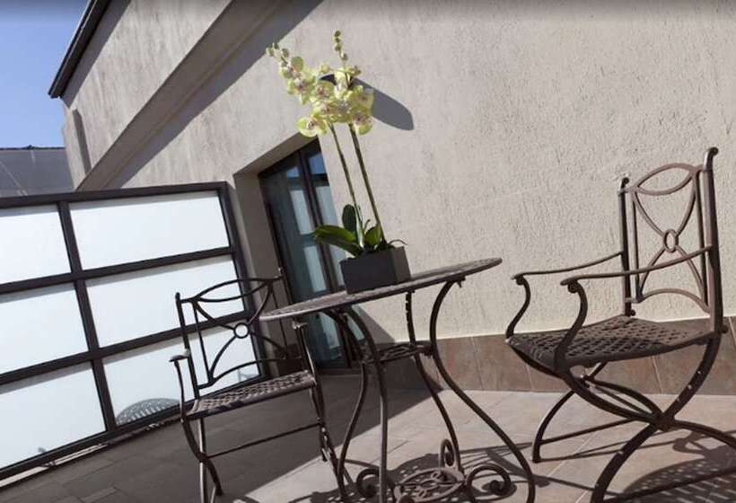 اتاق استاندارد سه نفره, Sterling