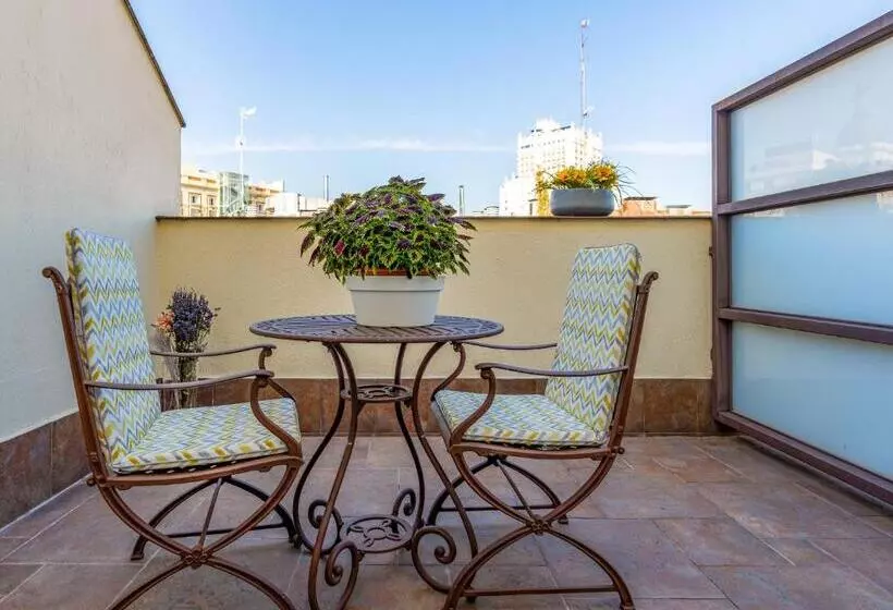Standard Triple Room with Terrace, Sterling