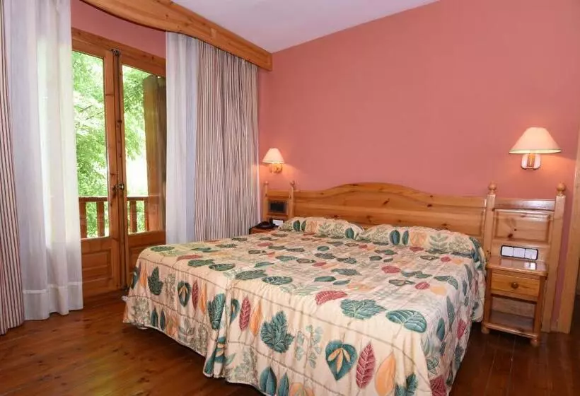 اتاق استاندارد سه نفره, Rvhotels Orri