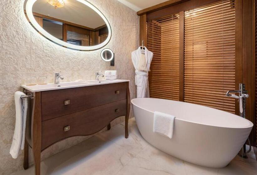 Люкс, Santa Catalina, a Royal Hideaway Hotel  5*GL