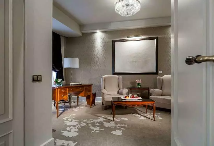 سوییت جونیور کلاب, Wellington Hotel & Spa Madrid