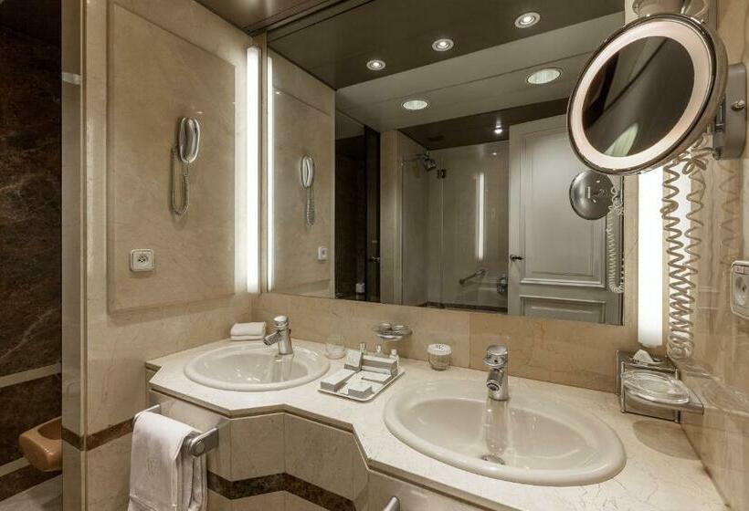 سوییت جونیور کلاب, Wellington Hotel & Spa Madrid